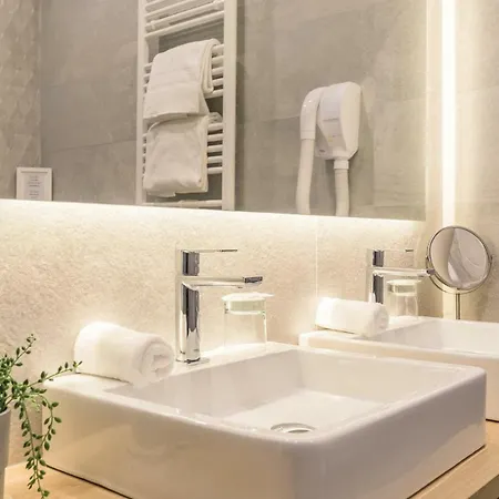 Fasthotel Biarritz Cote-basque - Un Fh Collection Otel 2*