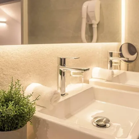 Fasthotel Biarritz Cote-basque - Un Fh Collection Otel 2*