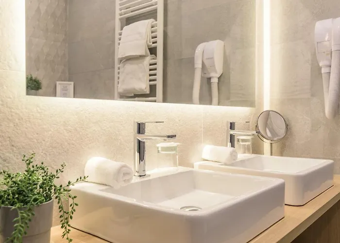 Fasthotel Biarritz Cote-basque - Un Fh Collection ホテル 2*