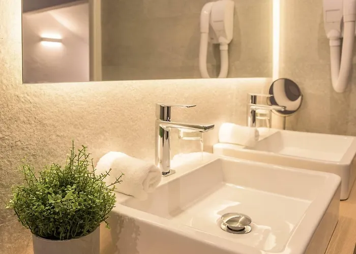 Fasthotel Biarritz Cote-basque - Un Fh Collection ホテル 2*